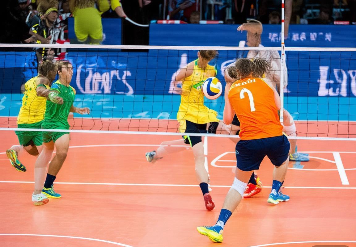 巴西女排荷兰对决：巅峰之战，技术心理双较量(图2)